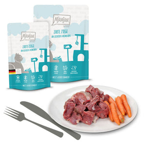 MjAMjAM Quetschies leckere zarte Ziege an leckeren Möhrchen